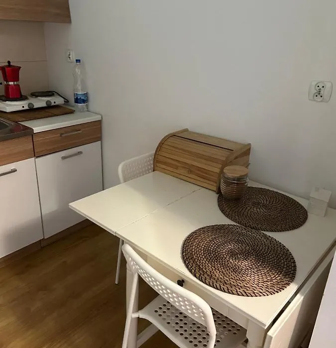Halszki Flat-1